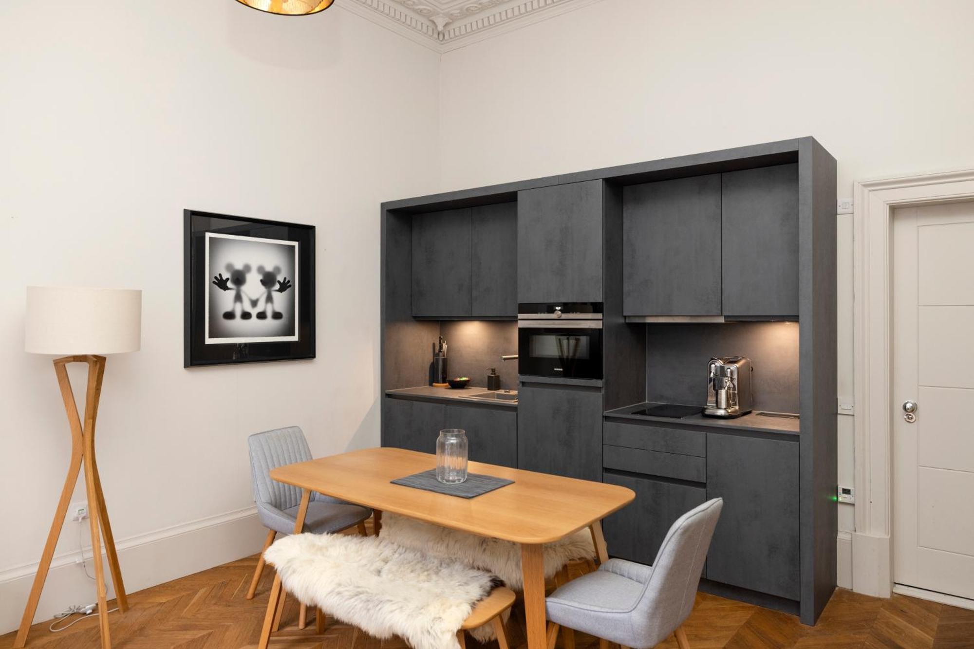 Joivy Modern In West End *